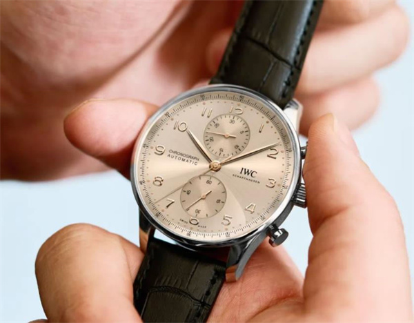 万国手表机芯受损解决技巧盘点(图) 万国手表机芯受损解决技巧盘点(图)