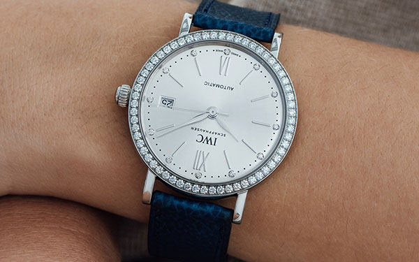 万国手表表耳掉了处理技巧(图) 万国手表表耳掉了处理技巧(图)