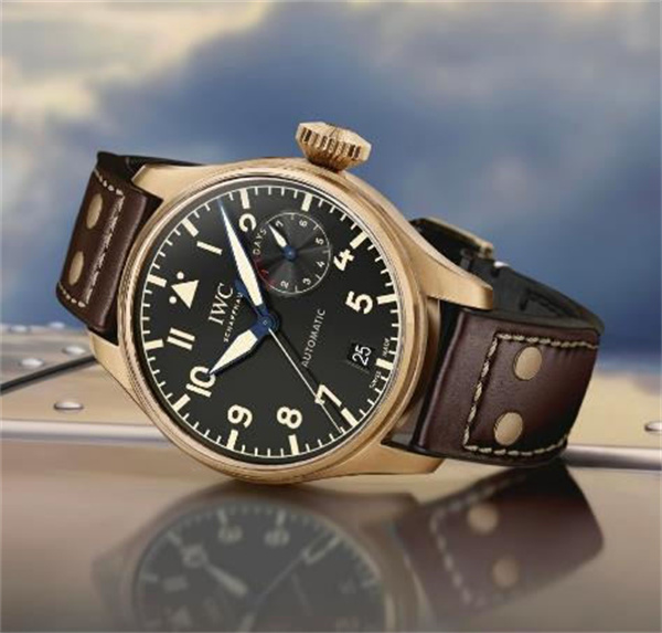 万国腕表表蒙有划痕处理方法盘点(图) 万国腕表表蒙有划痕处理方法盘点(图)